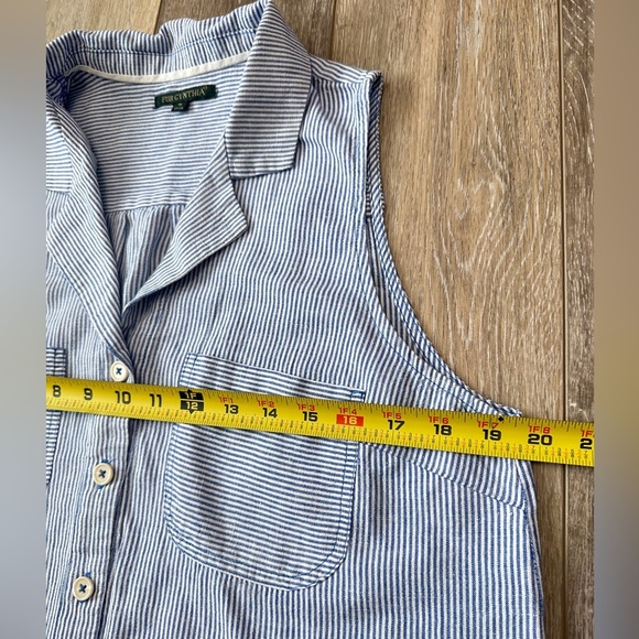 🛍️ For Cynthia Stripped sleeveless button down shirt Size medium excellent. - Picture 1 of 3
